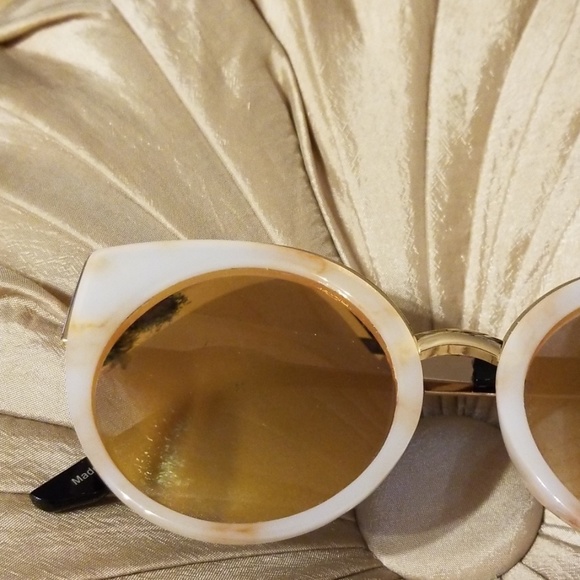 Quay Sunglasses - Picture 3 of 4